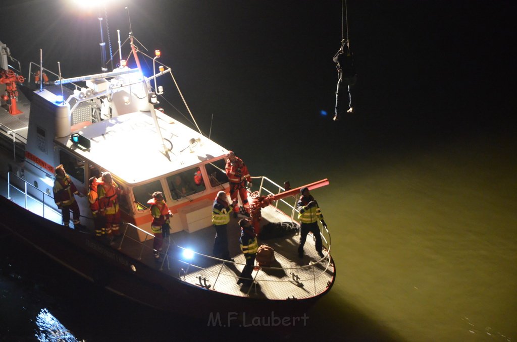 Einsatz BF Hoehenretter Koelner Seilbahn Hoehe Zoobruecke P2444.JPG